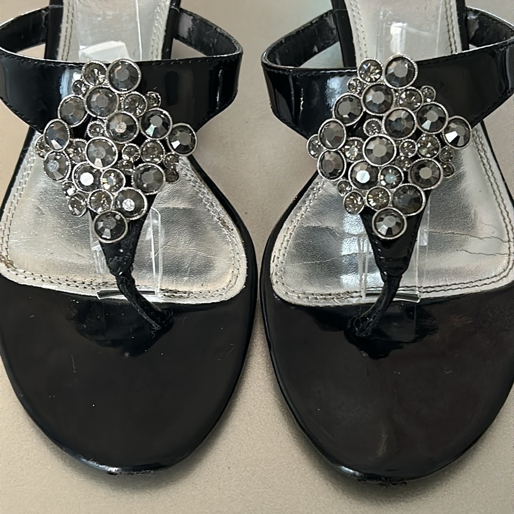 WHITE HOUSE BLACK MARKET Lilly Jewel Thong Sandals Kitten Heel, size 6.5, shoes - Picture 2 of 15